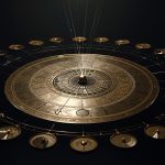 Метонический цикл и лунный возврат — женщина в каменном кругу под полной луной, астрологические циклы и планетарные ритмы