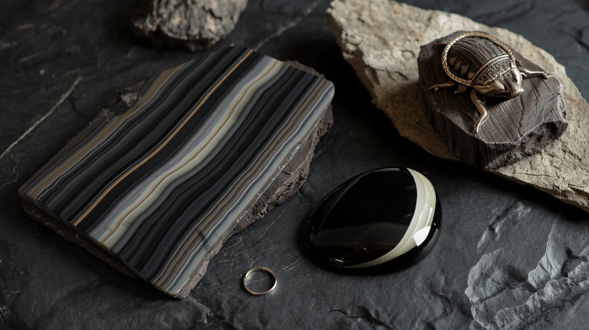 Полированный чёрный оникс — магические свойства и значение камня