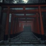 Красные ворота тории Фусими Инари в утреннем тумане — место силы в Японии